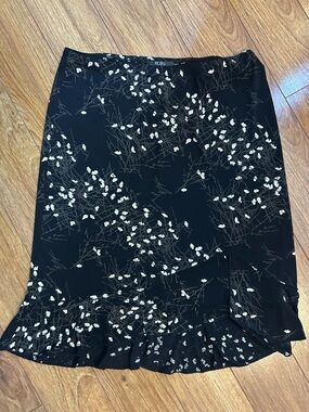 Women’s BCBGMaxAzria Black & White Floral Ruffle-Hem Midi Skirt Size Large